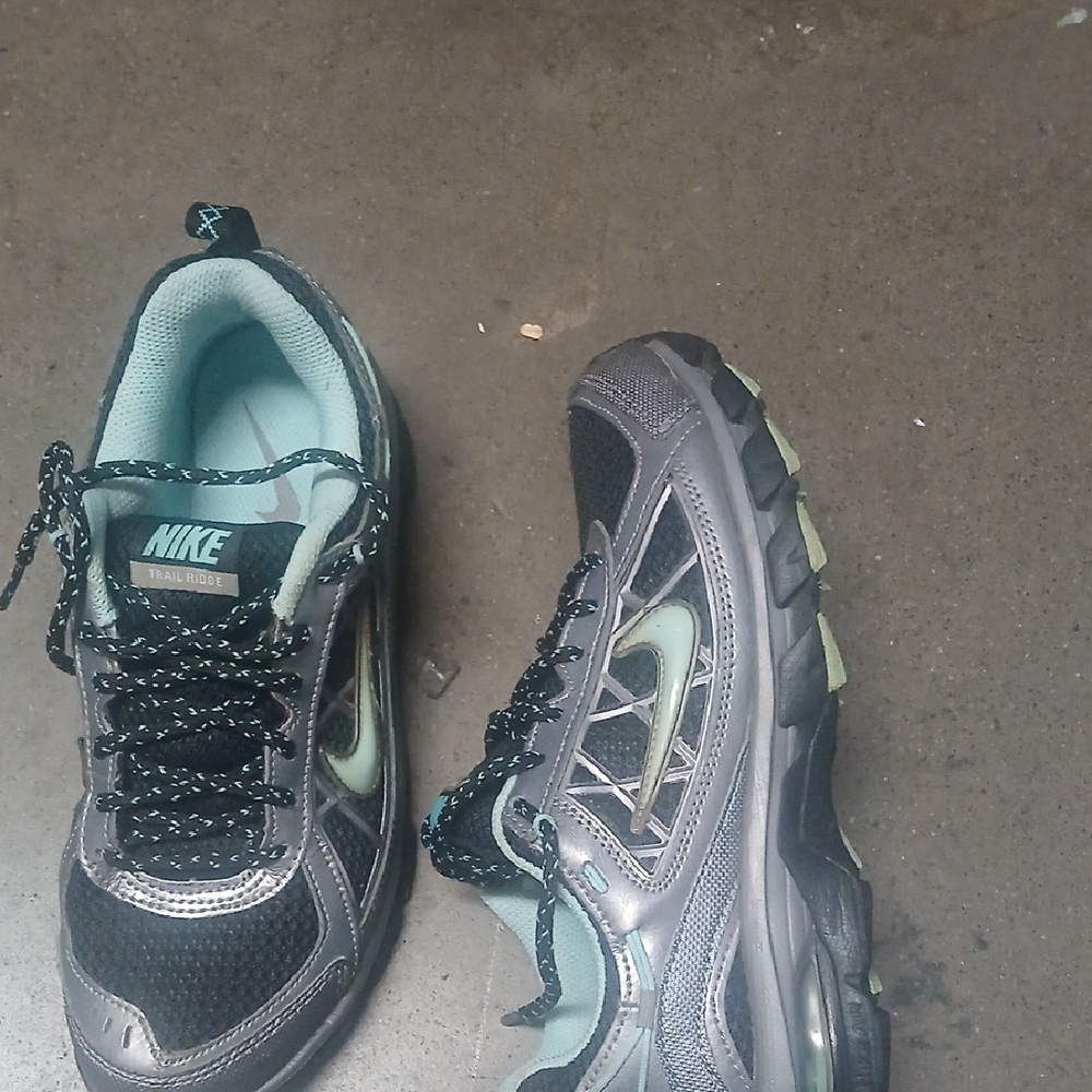 Nike Trail Shoes in Black and Light Green